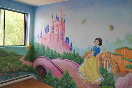 Children mural  of Disney princess Snow White by Richard Ancheta - Montreal. 